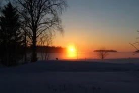 Vähäpäästöinen kalusto talvisessa maisemassa
